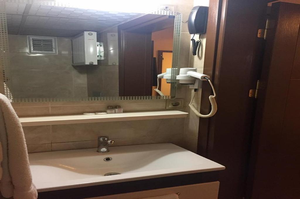 קוניה Mesnevi Hotel חדר תמונה